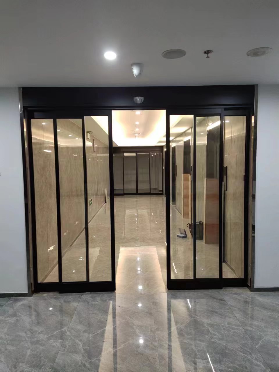 广陵区玻璃伸缩门